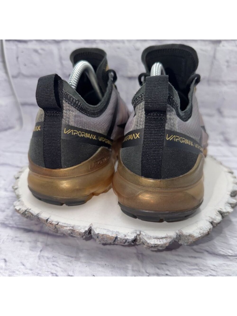 Nike Air Vapormax Black Gold Mens Size 9.5 Running Shoes AR6631-002 Sneakers - Picture 7 of 13